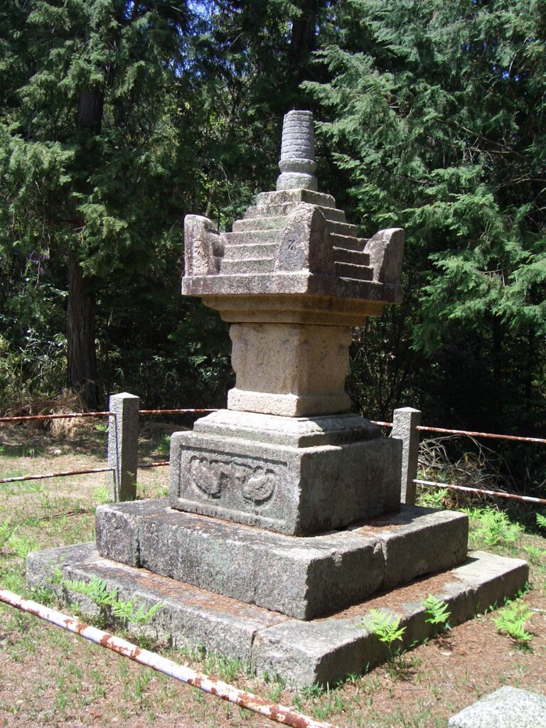 西光寺跡「宝篋印塔」滋賀県竜王町