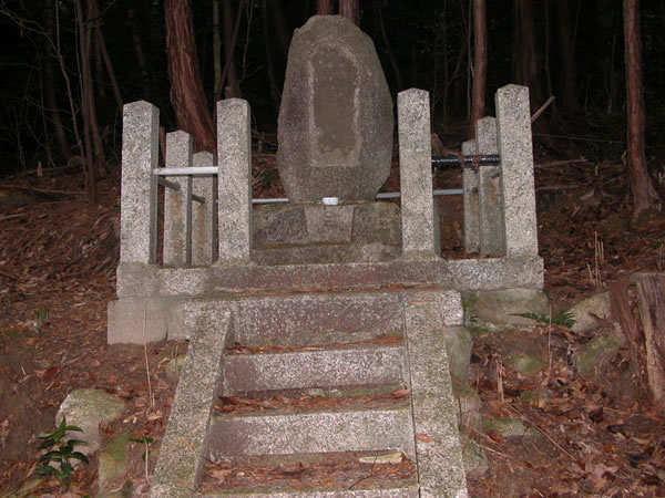 奥田孫太夫重盛・貞右衛門行高父子の墓